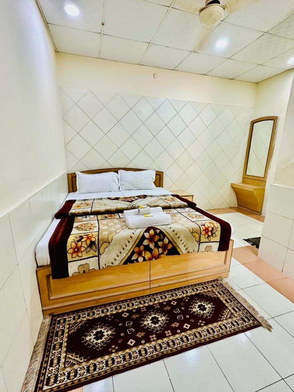 אגרה Hotel Sheela, 100M From Taj Mahal מראה חיצוני תמונה