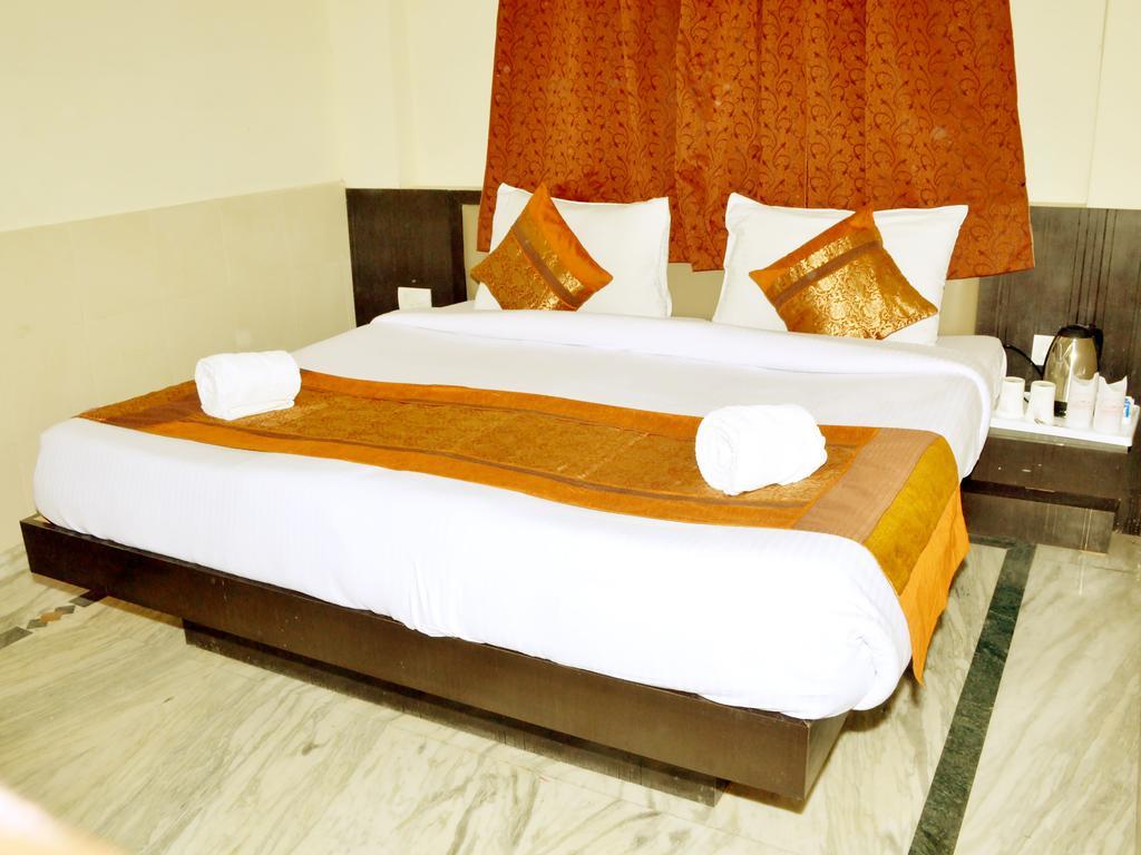 אגרה Hotel Sheela, 100M From Taj Mahal מראה חיצוני תמונה