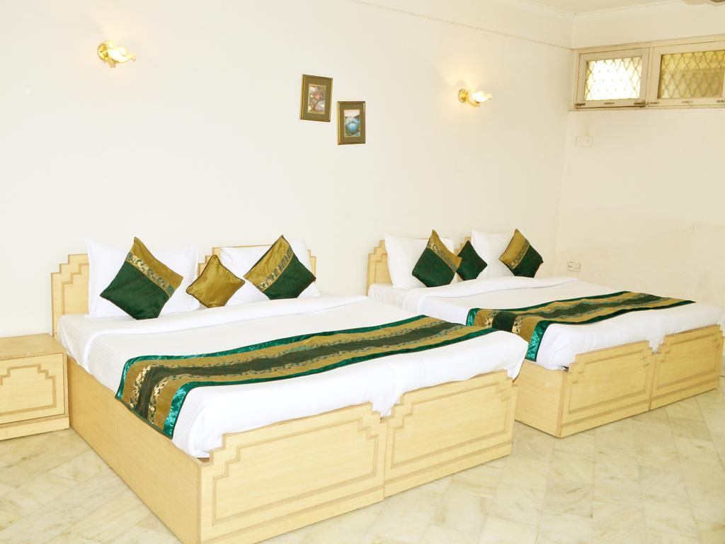 אגרה Hotel Sheela, 100M From Taj Mahal מראה חיצוני תמונה