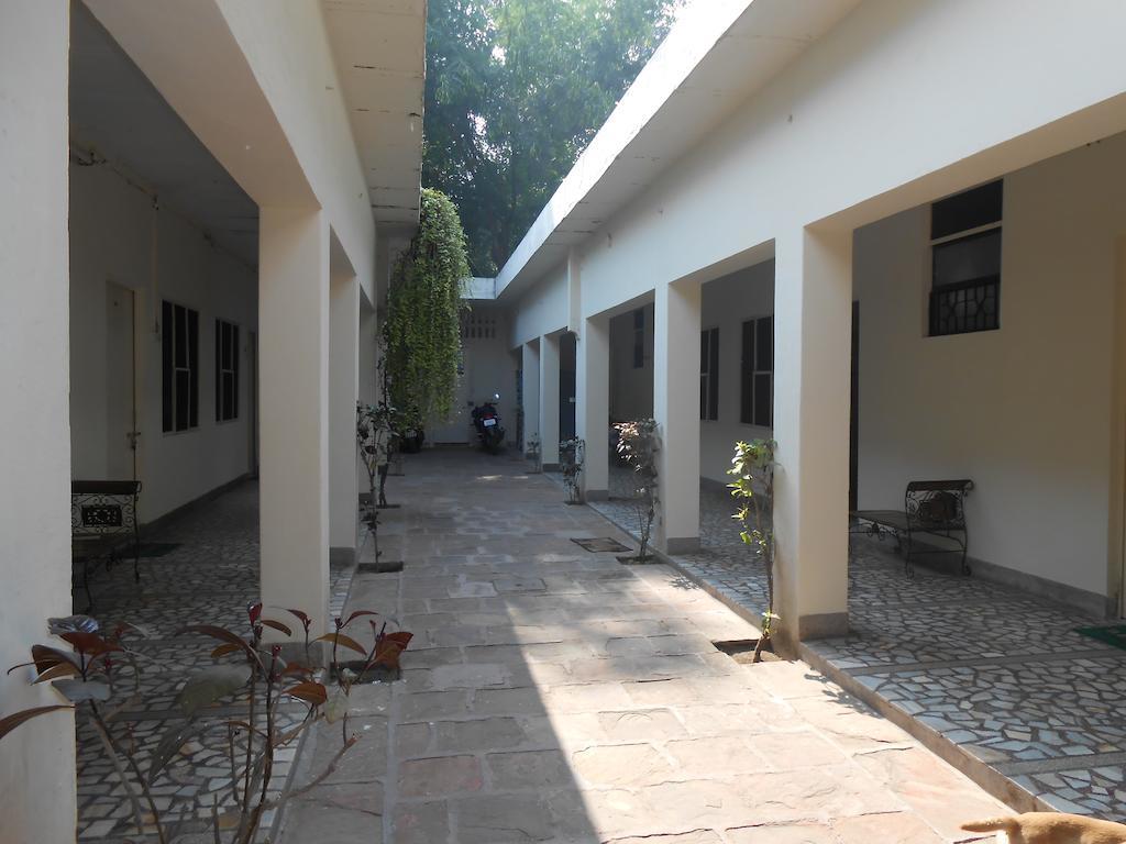 אגרה Hotel Sheela, 100M From Taj Mahal מראה חיצוני תמונה