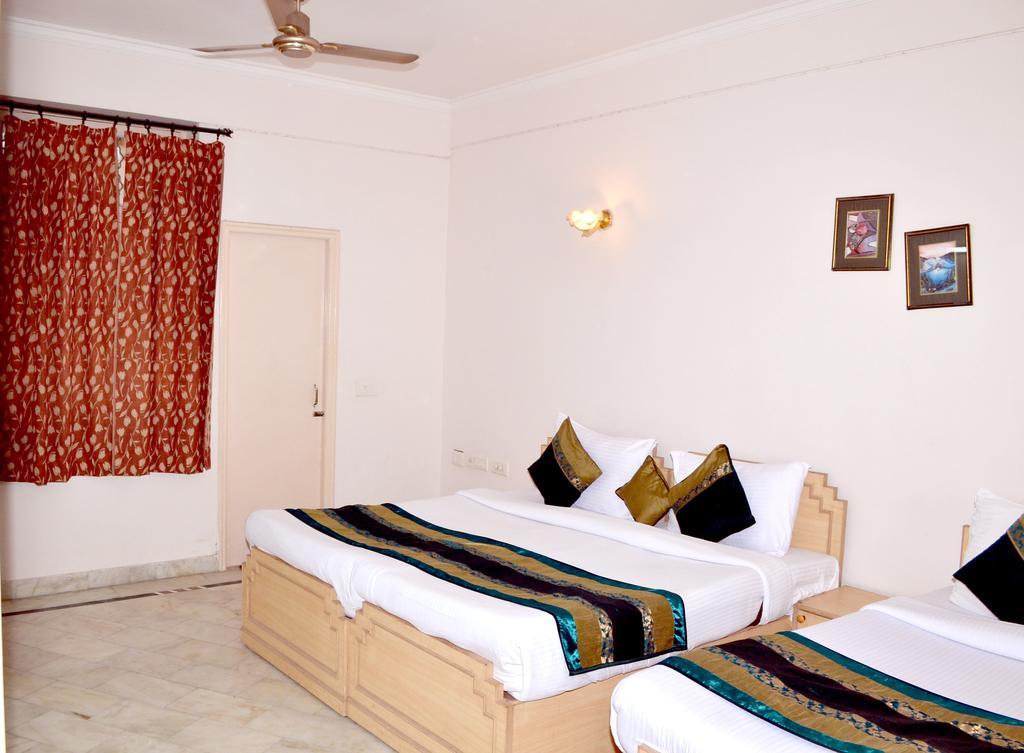 אגרה Hotel Sheela, 100M From Taj Mahal מראה חיצוני תמונה