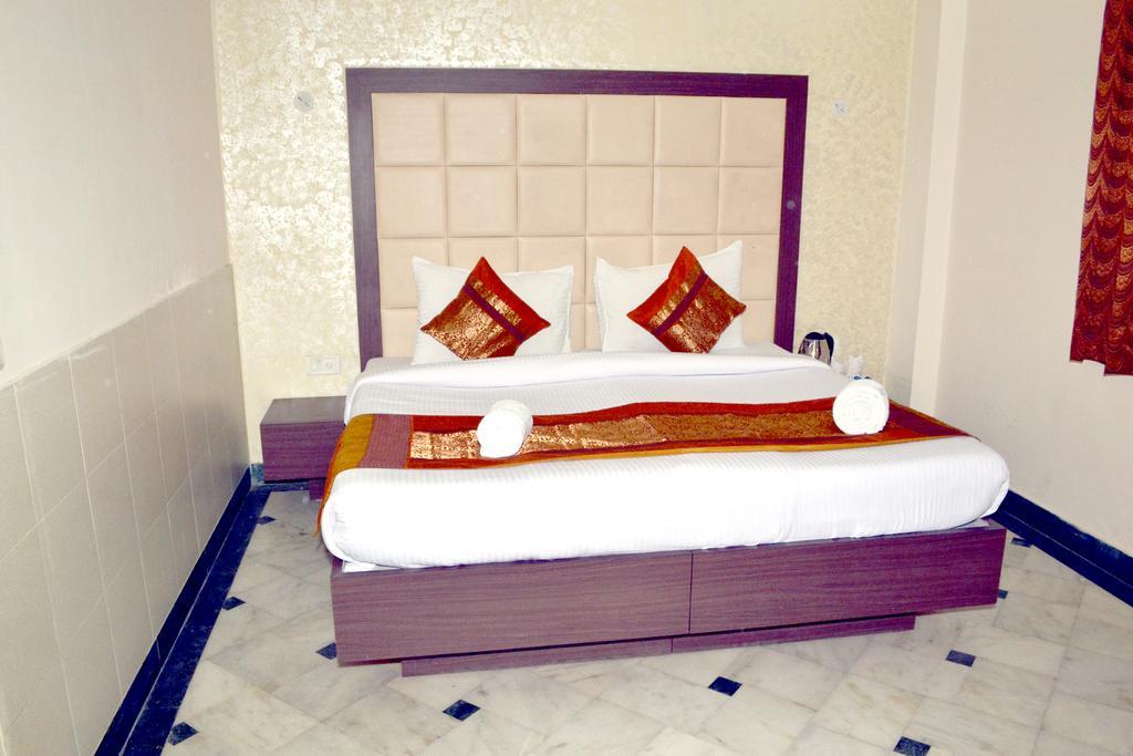 אגרה Hotel Sheela, 100M From Taj Mahal מראה חיצוני תמונה