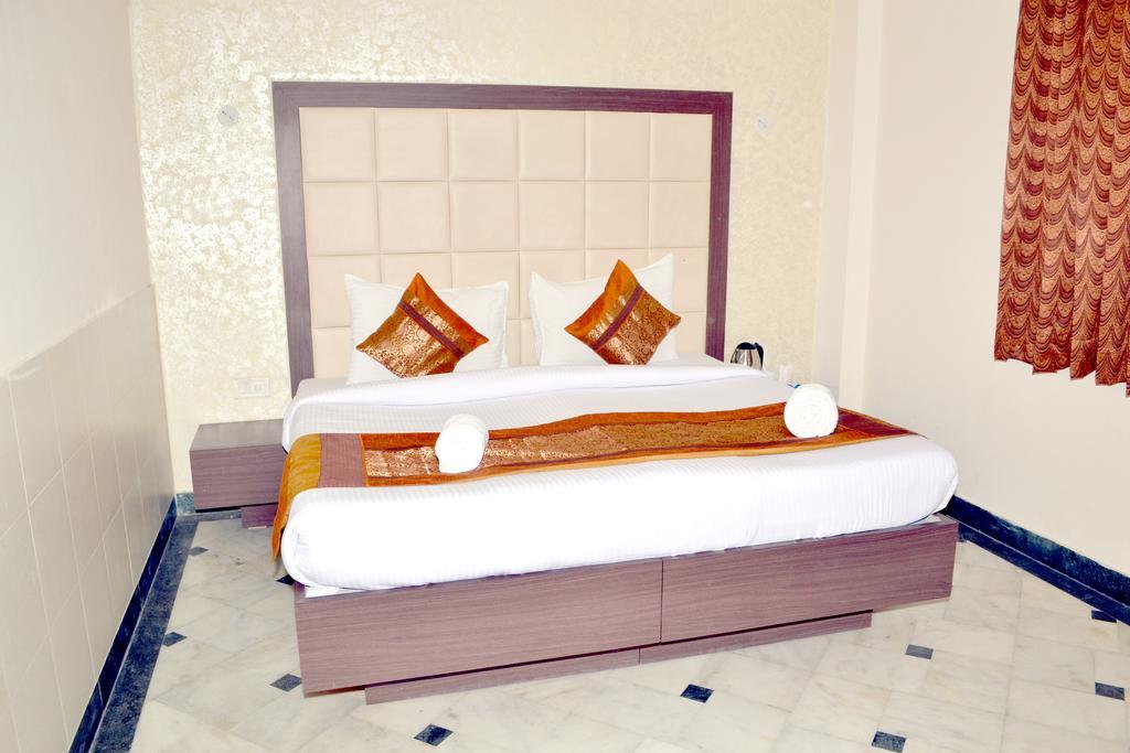 אגרה Hotel Sheela, 100M From Taj Mahal מראה חיצוני תמונה