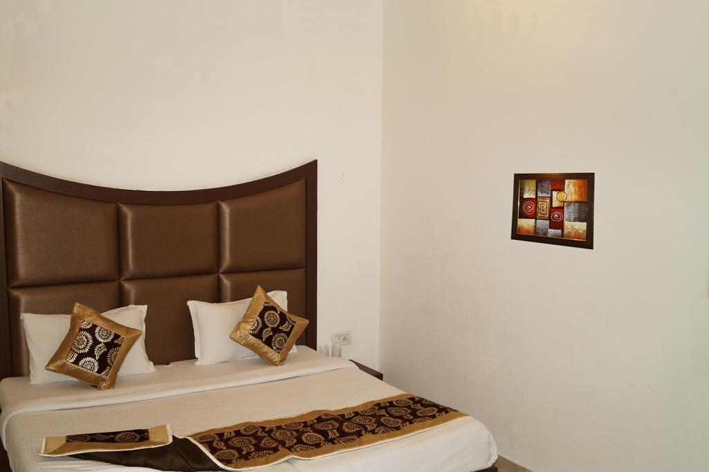 אגרה Hotel Sheela, 100M From Taj Mahal מראה חיצוני תמונה
