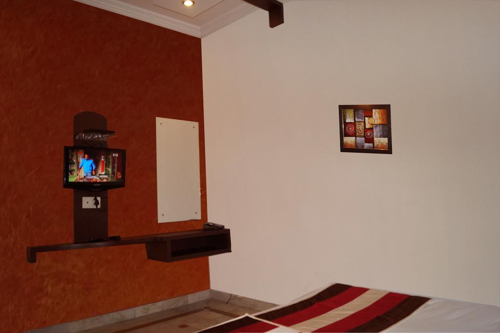 אגרה Hotel Sheela, 100M From Taj Mahal מראה חיצוני תמונה