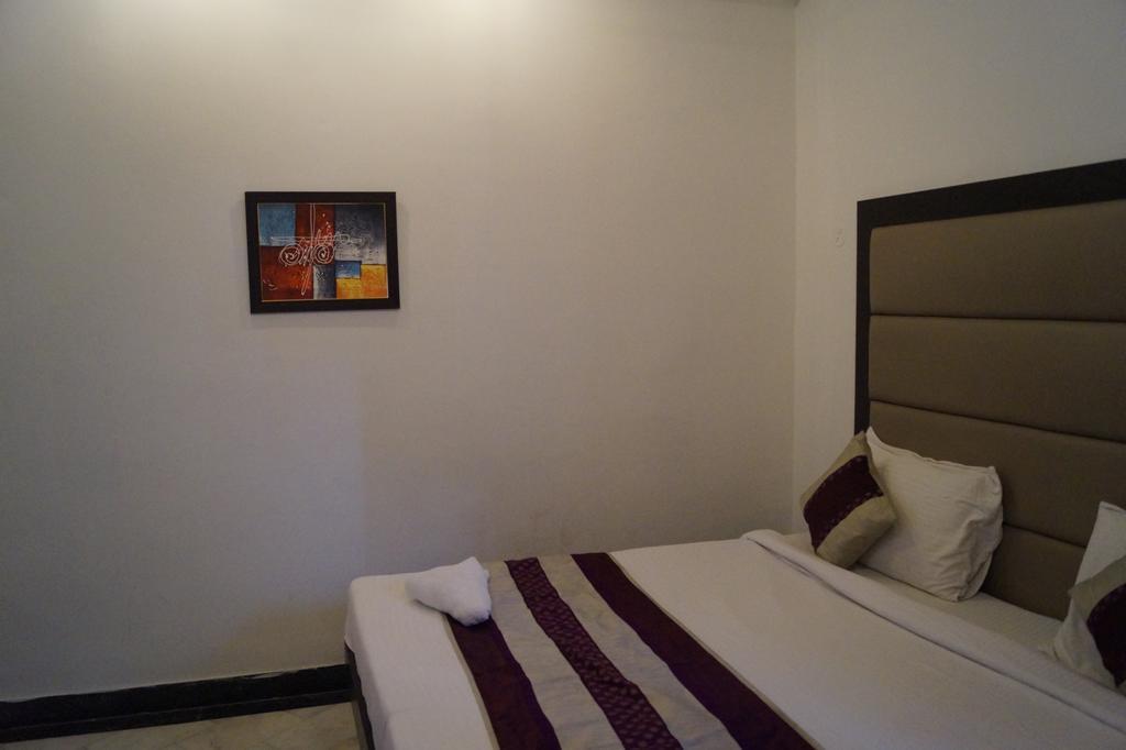 אגרה Hotel Sheela, 100M From Taj Mahal מראה חיצוני תמונה