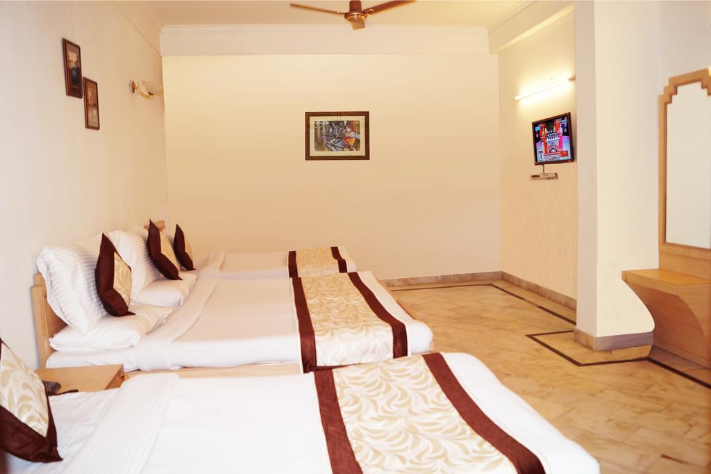 אגרה Hotel Sheela, 100M From Taj Mahal מראה חיצוני תמונה