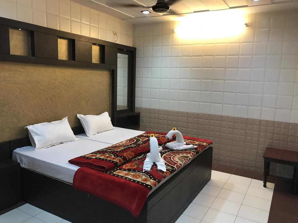 אגרה Hotel Sheela, 100M From Taj Mahal מראה חיצוני תמונה