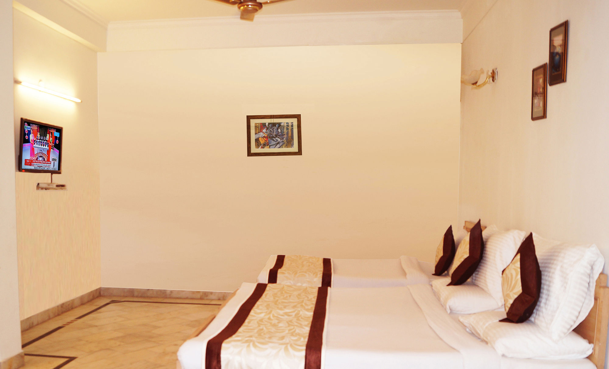 אגרה Hotel Sheela, 100M From Taj Mahal מראה חיצוני תמונה